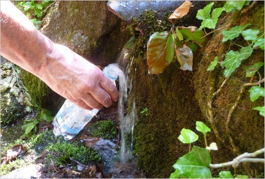 Pilgertag in Fischbachtal - Rast am Alten Lichtenerger Brunnen - Foto Stephan Kühn